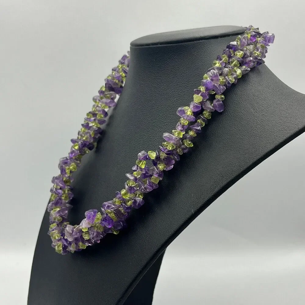 Woman’s vintage handmade Amethyst and peridot small chip twist Necklace - Picture 5 of 7